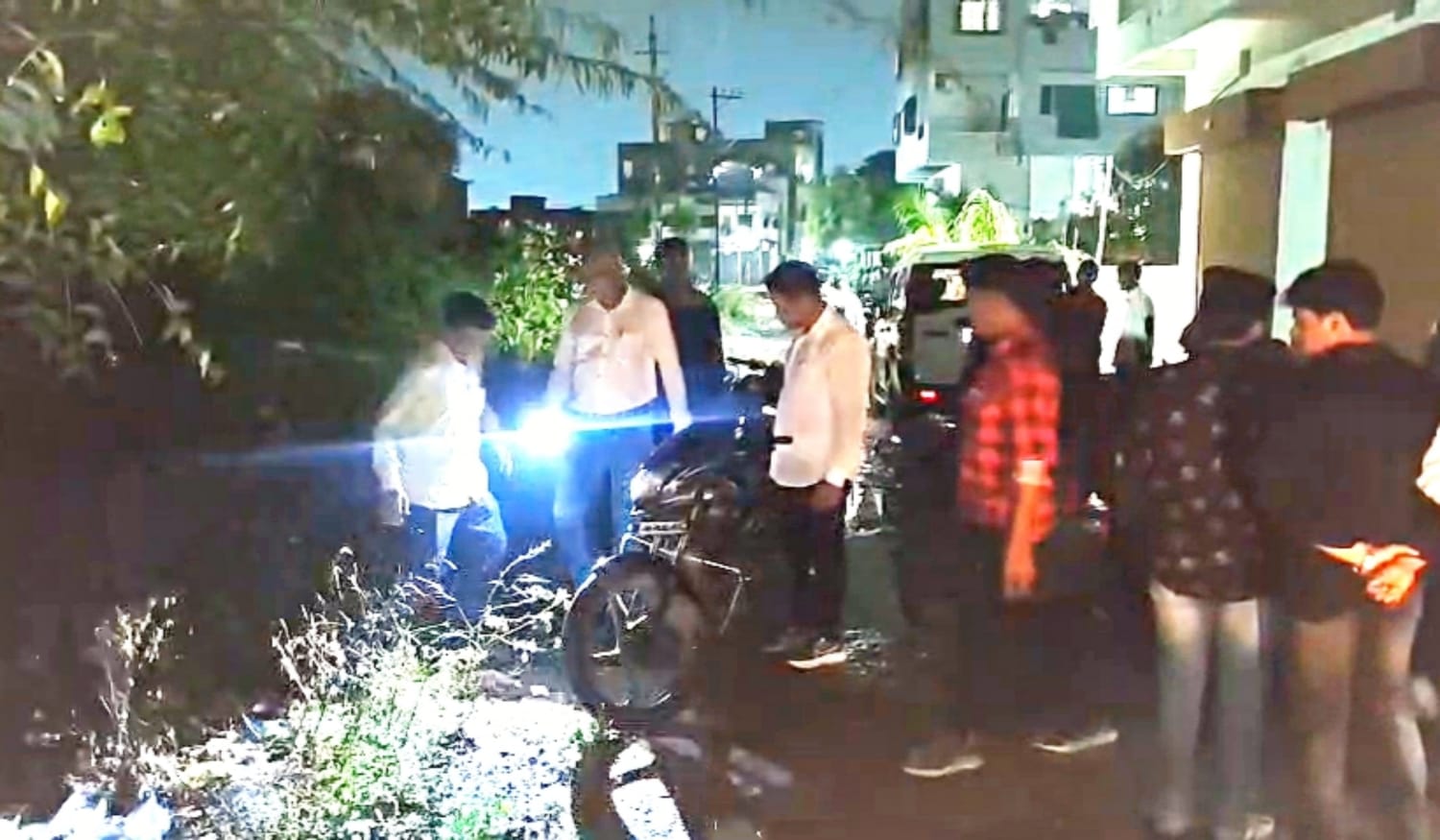 भुसावळात दुचाकीस्वाराकडून २५ लाख ४२ हजार रुपयांची रोकड असलेली थैली बळजबरीने हिसकावली; गुन्हा दाखल